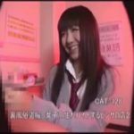 【素人】制服のまま勃起チンコをフェラする女子校生とは思えない過激サービスがヤバすぎる！？
