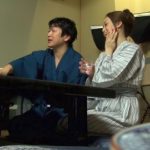 【素人】イイ感じに酔わせた人妻が寝ている所へ夜這いセックス！？気がついても言い出せない娘も性欲刺激されてモゾモゾと…